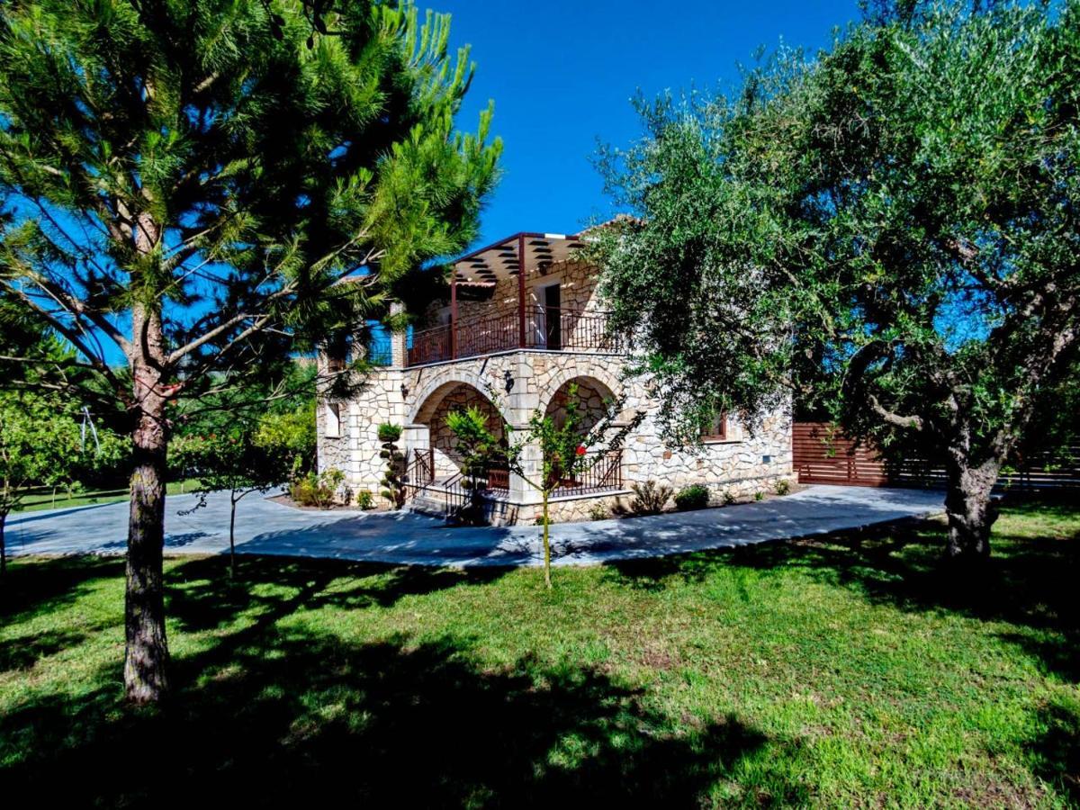 Rouveli Villa With Private Garden And Barbeque Tragaki Exterior photo